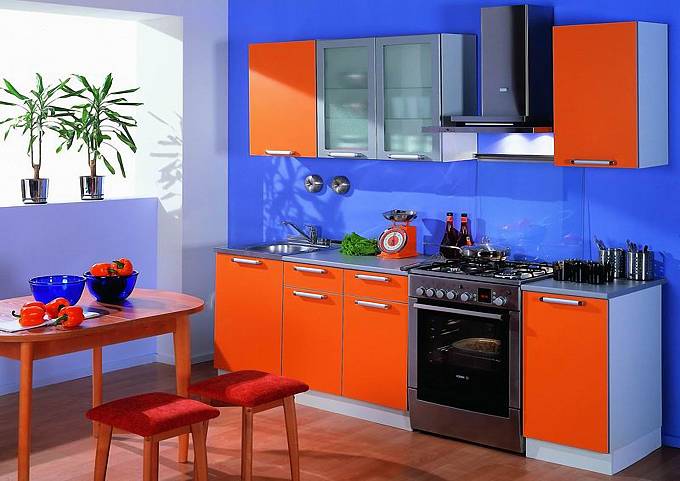Сине оранжевая кухня из пластика232